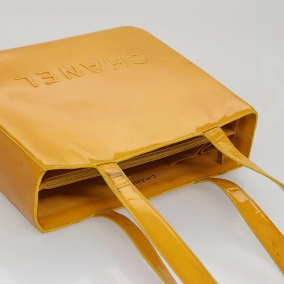 CHANEL Tote Bag Enamel Yellow CC - Picture 6 of 15